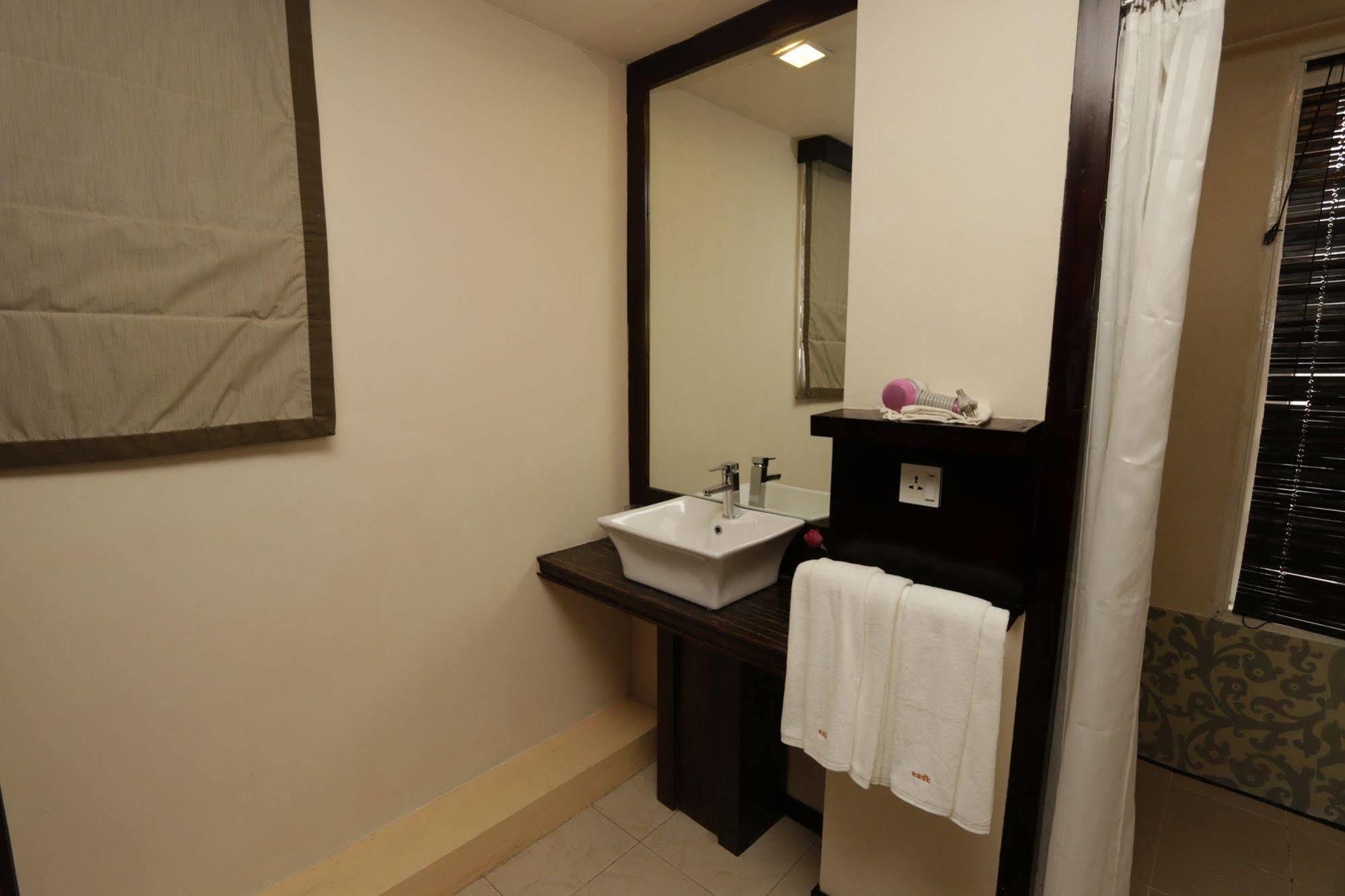 Hotel East 3*