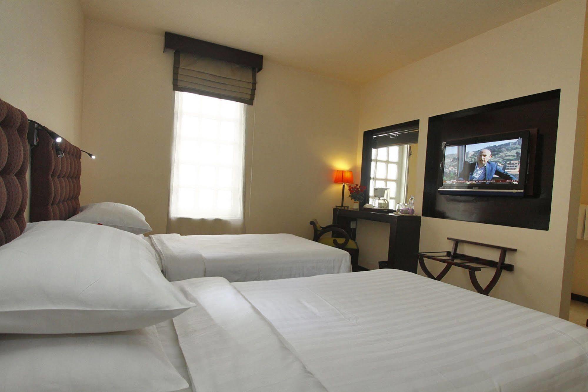 Hotel East 3*